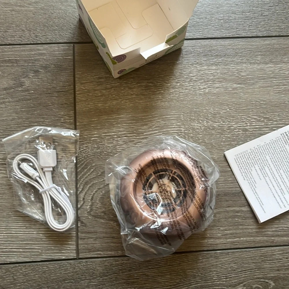 - Scentsy Rose gold mini diffuser - Picture 2 of 2
